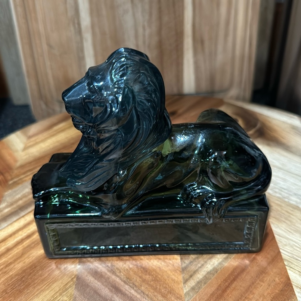 Avon Classic Lion Tribute After Shave green glass bottle